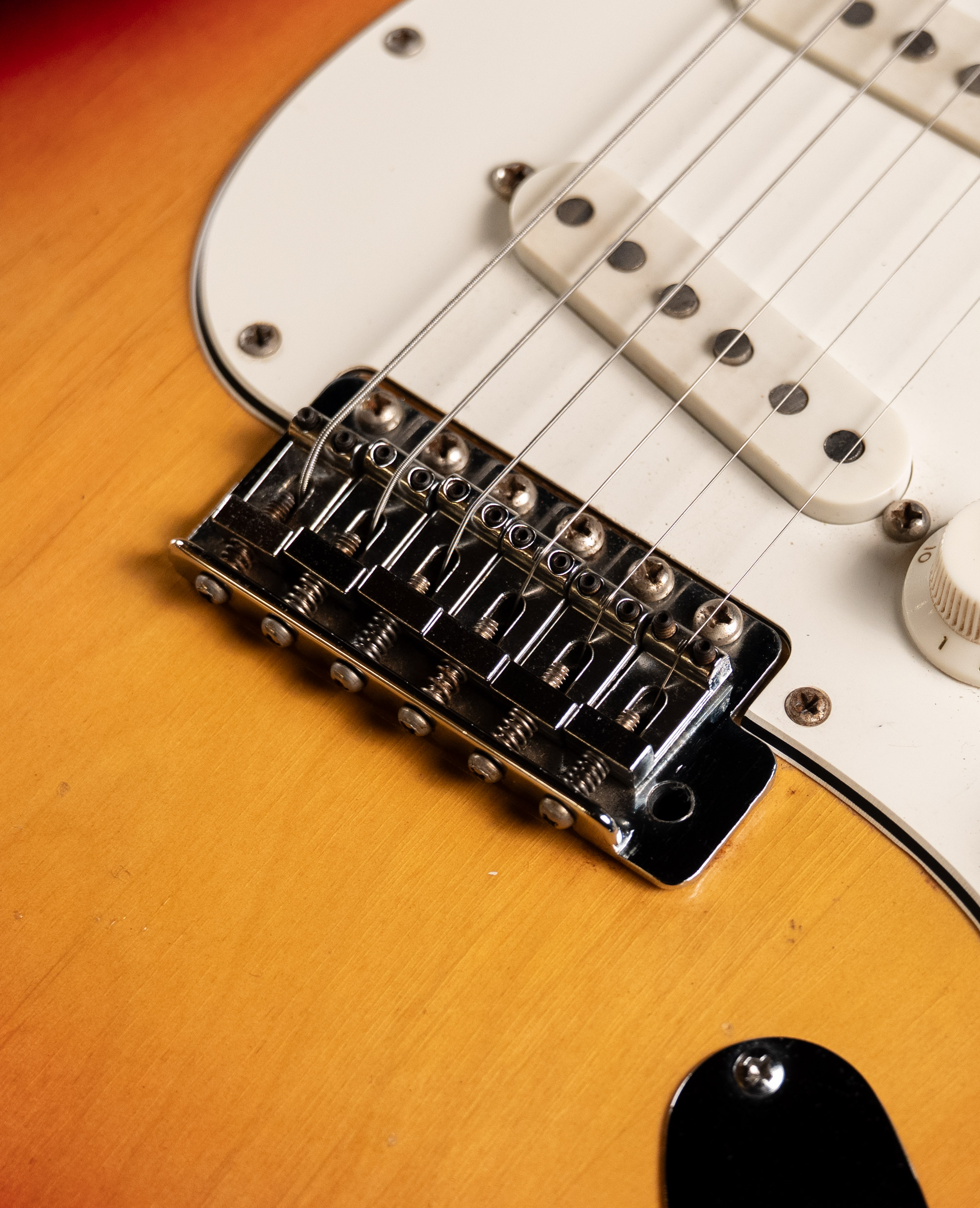 Электрогитара Fender Stratocaster ‘1975 - купить в "Гитарном Клубе"