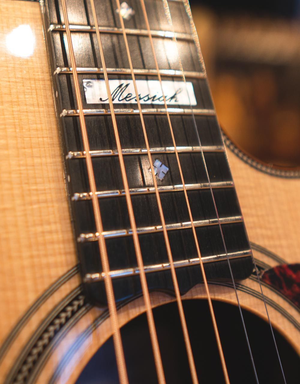 Электроакустическая гитара Maton EM100C-808 - купить в "Гитарном Клубе"