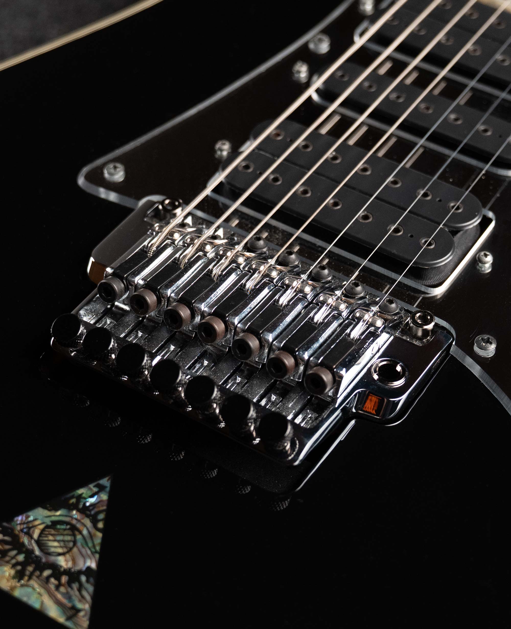 Электрогитара Ibanez UV777