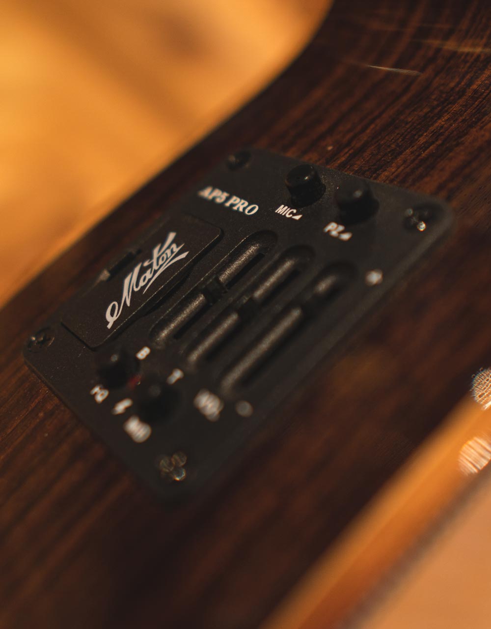 Электроакустическая гитара Maton EM100C-808 - купить в "Гитарном Клубе"