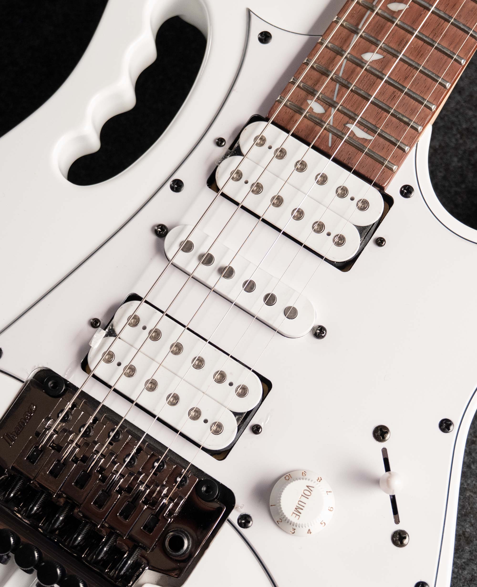 Электрогитара Ibanez Jemjr - Wh - купить в "Гитарном Клубе"