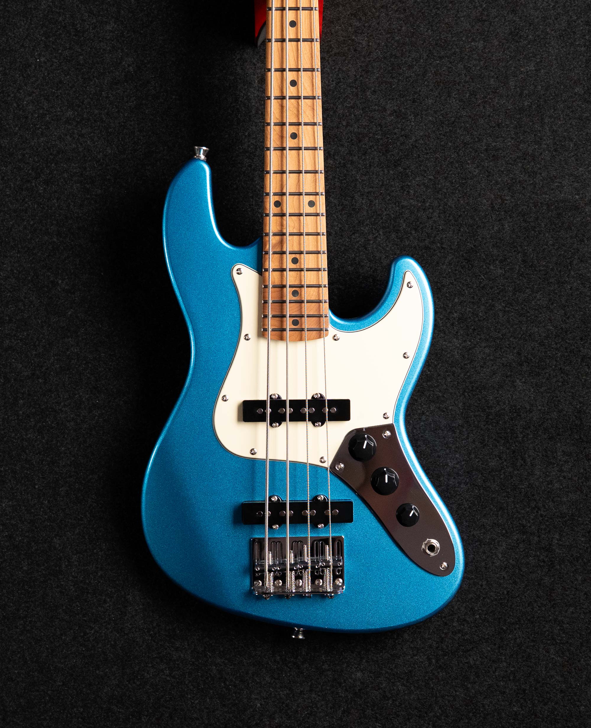 Бас-гитара уменьшенная Flight Mini JB LPB - купить в "Гитарном Клубе"