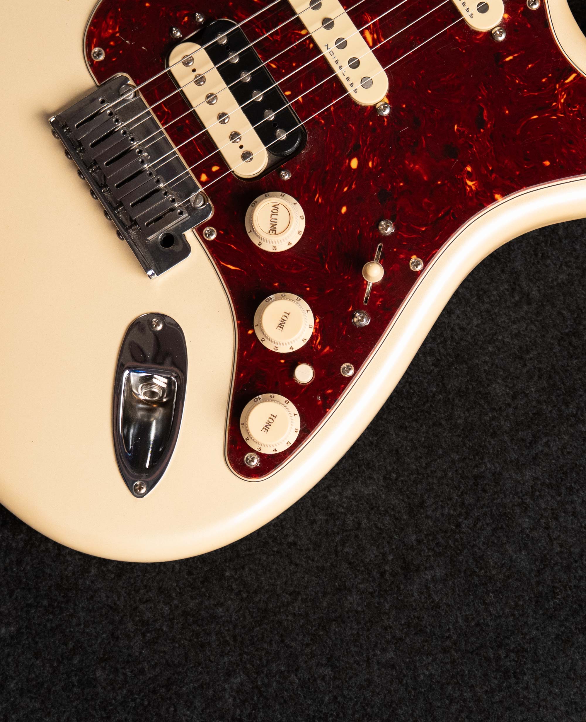 Электрогитара Fender Stratocaster Elite HSS Olympic White - купить в "Гитарном Клубе"