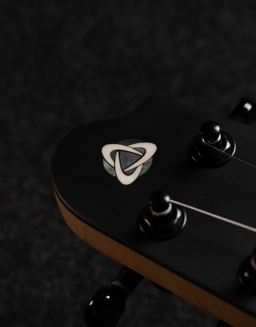 Электрогитара Covenant Custom Model Be Aurora - купить в "Гитарном Клубе"