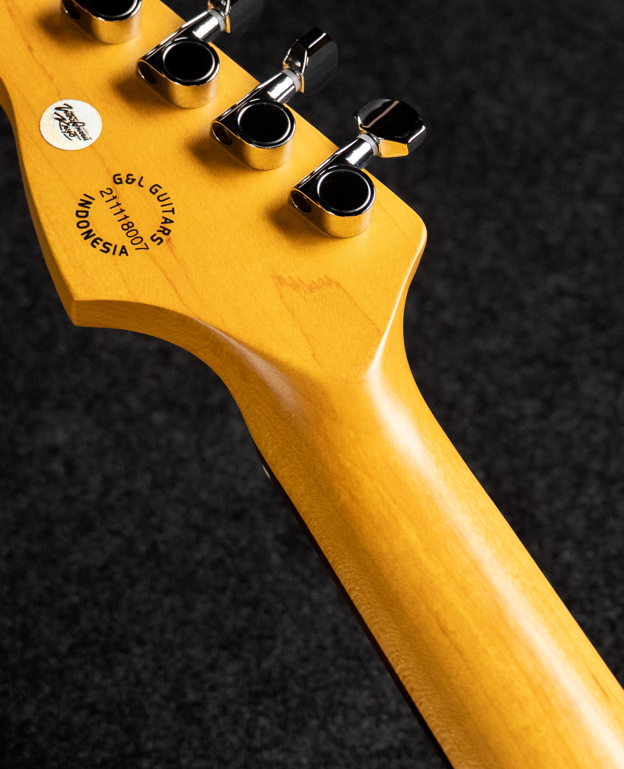 Электрогитара G&L Tribute Legacy Lake Placid Blue RW Poplar - купить в "Гитарном Клубе"