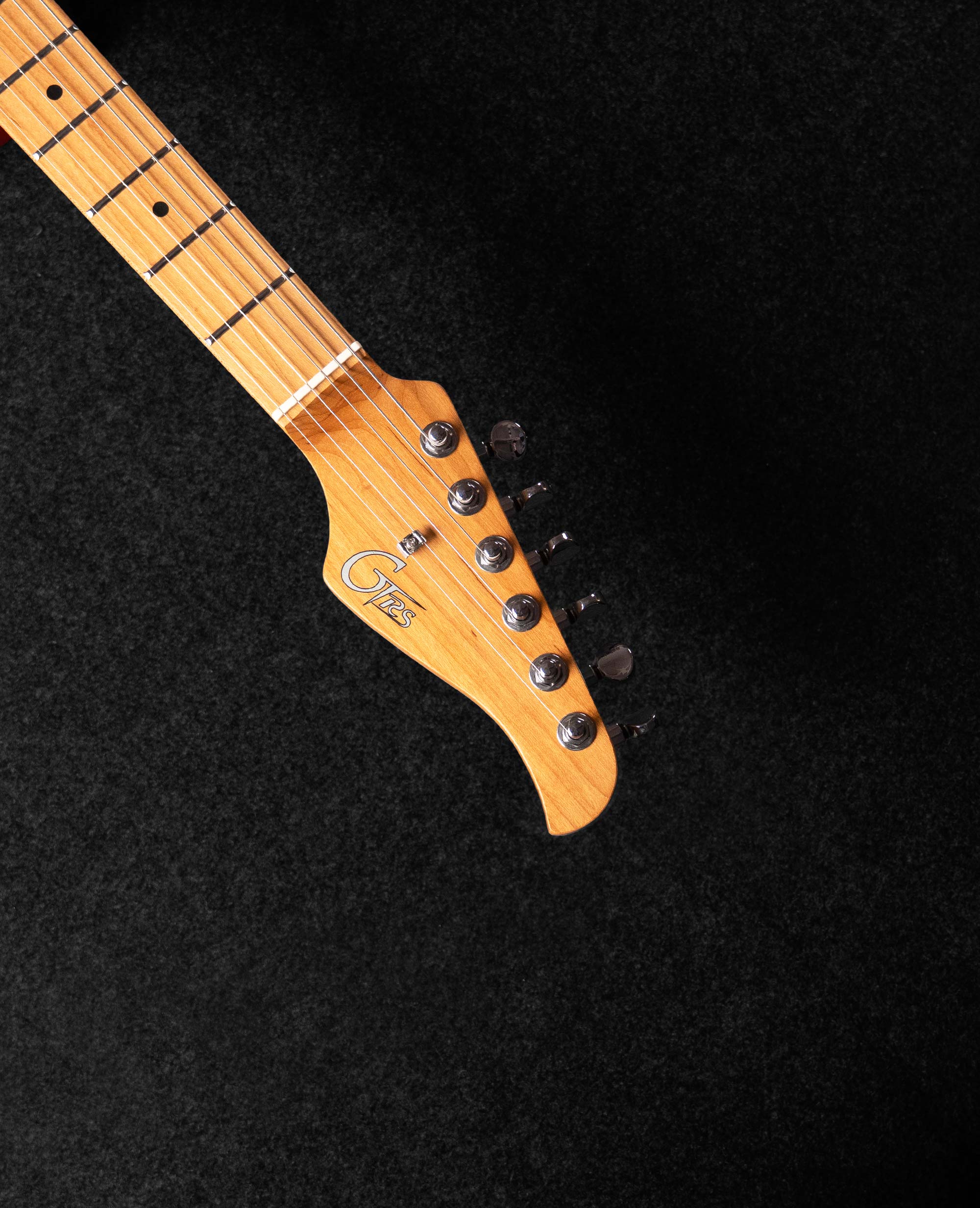 Электрогитара Mooer GTRS P801 Pink - купить в "Гитарном Клубе"