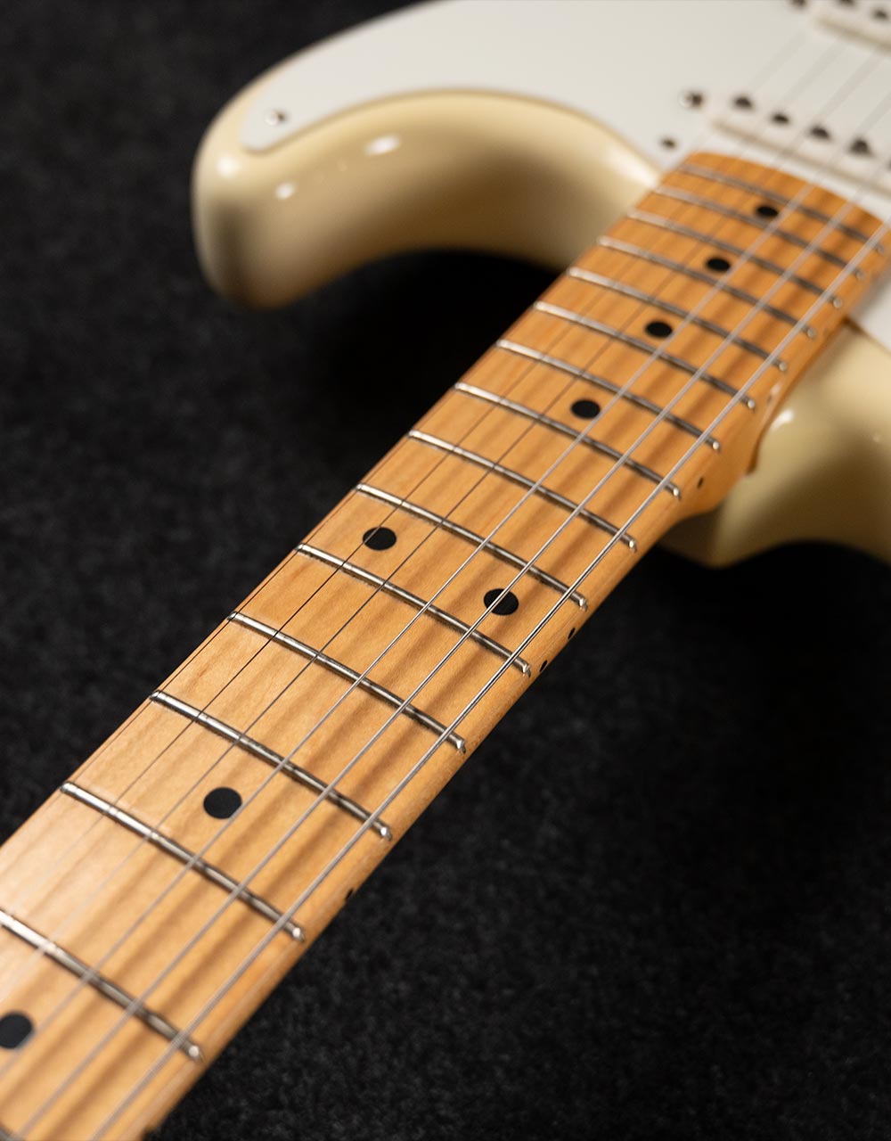 Электрогитара Fender Stratocaster AVRI