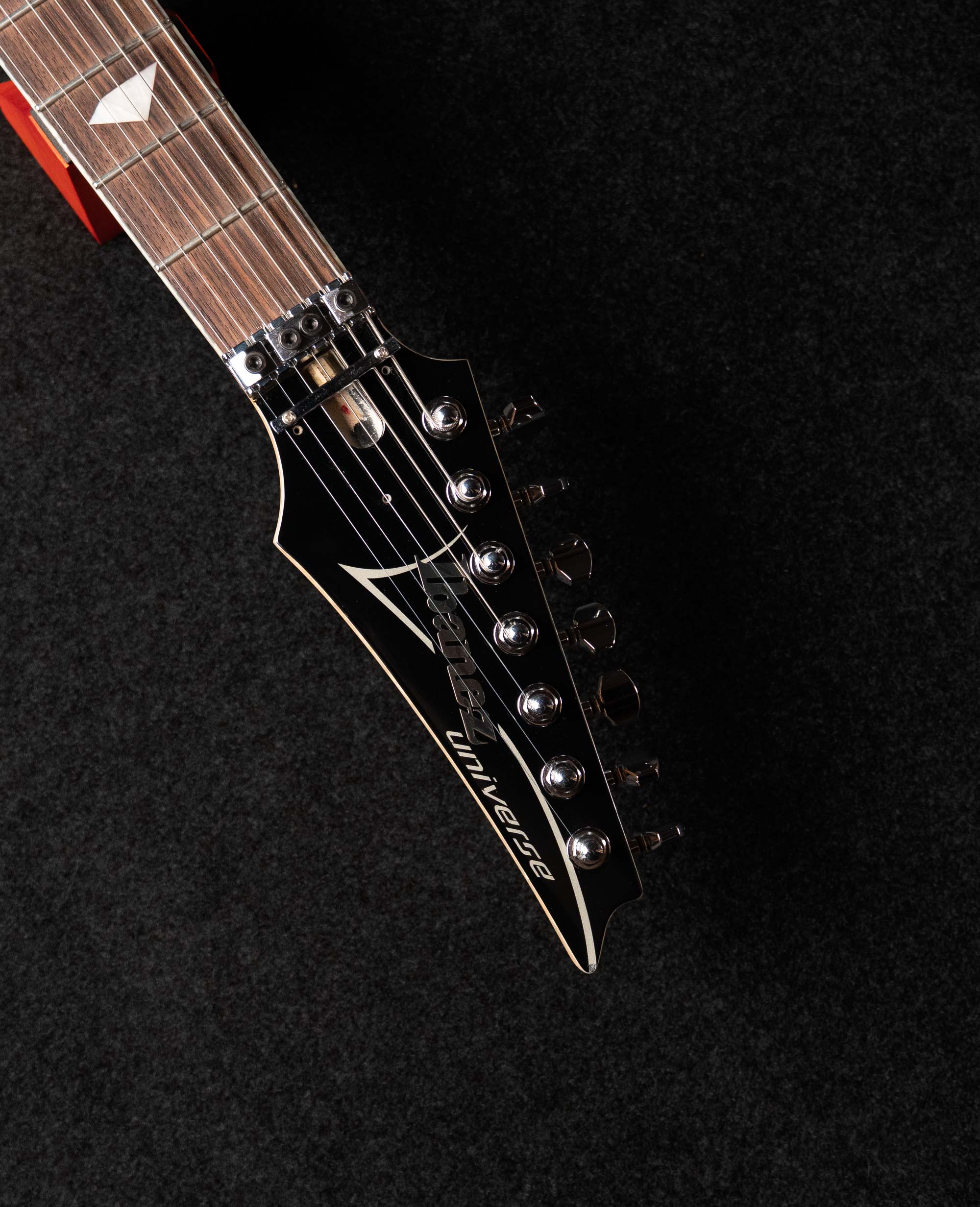 Электрогитара Ibanez UV777