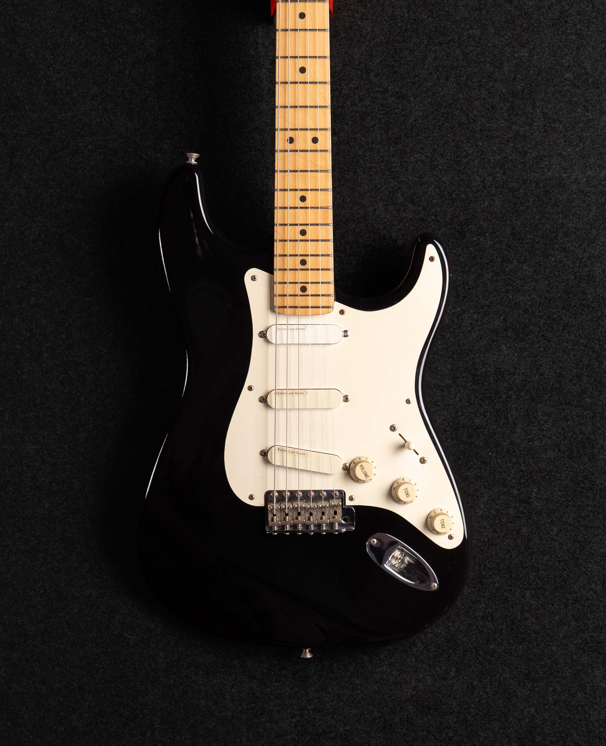 Электрогитара Fender Stratocaster Eric Clapton, Blackie, 1996 - купить в "Гитарном Клубе"