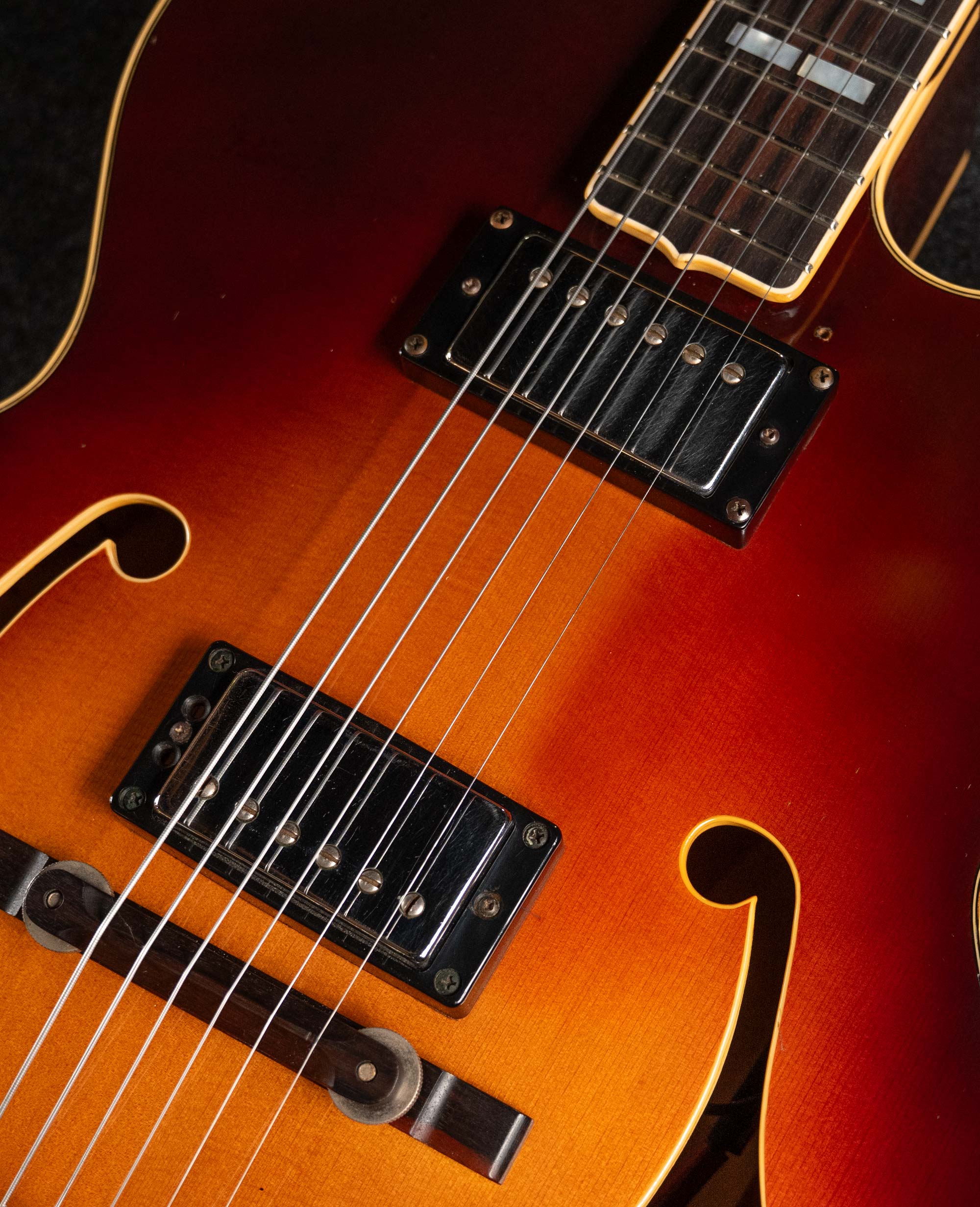 Полуакустическая гитара Yamaha AE1200