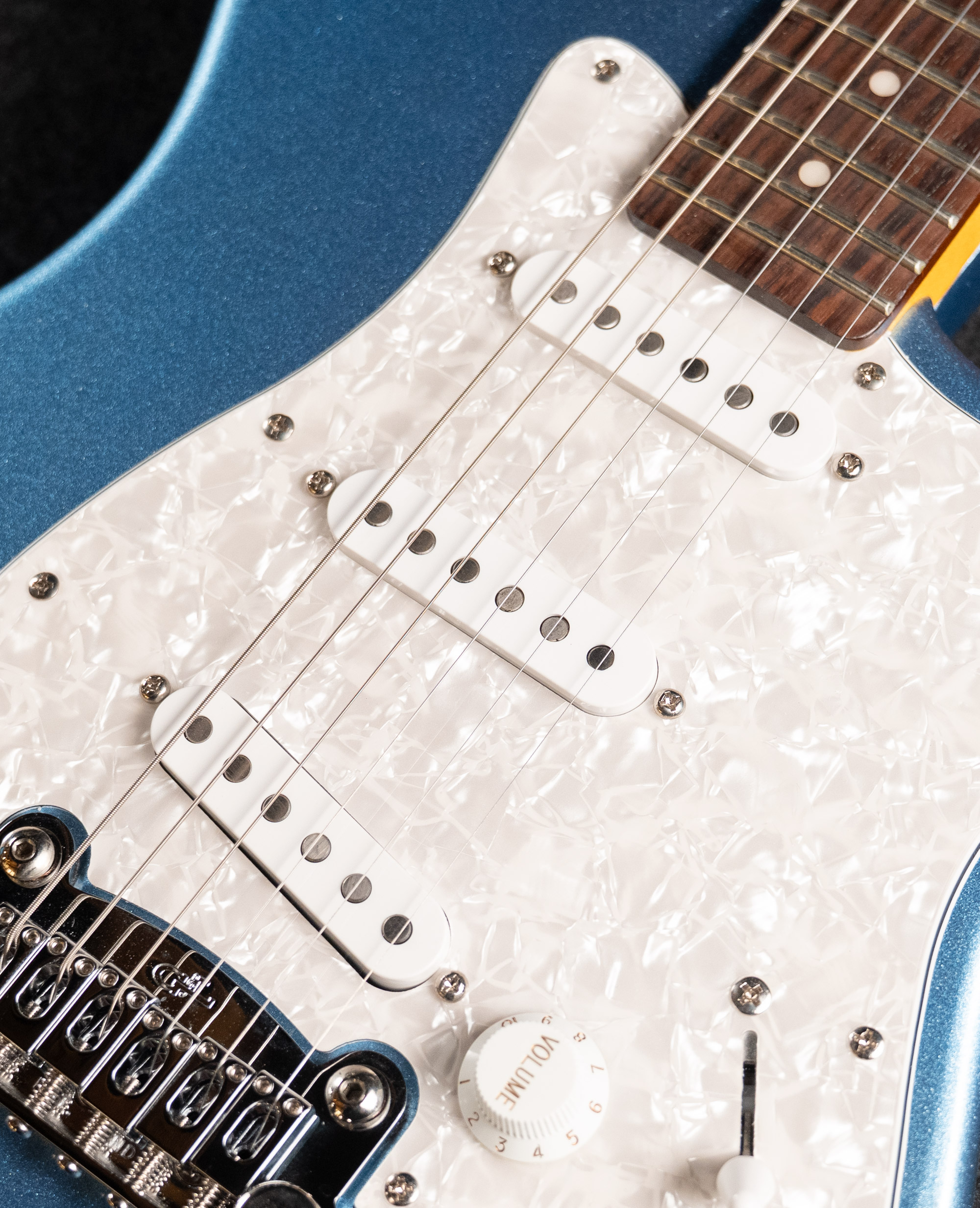 Электрогитара G&L Tribute Legacy Lake Placid Blue RW Poplar - купить в "Гитарном Клубе"