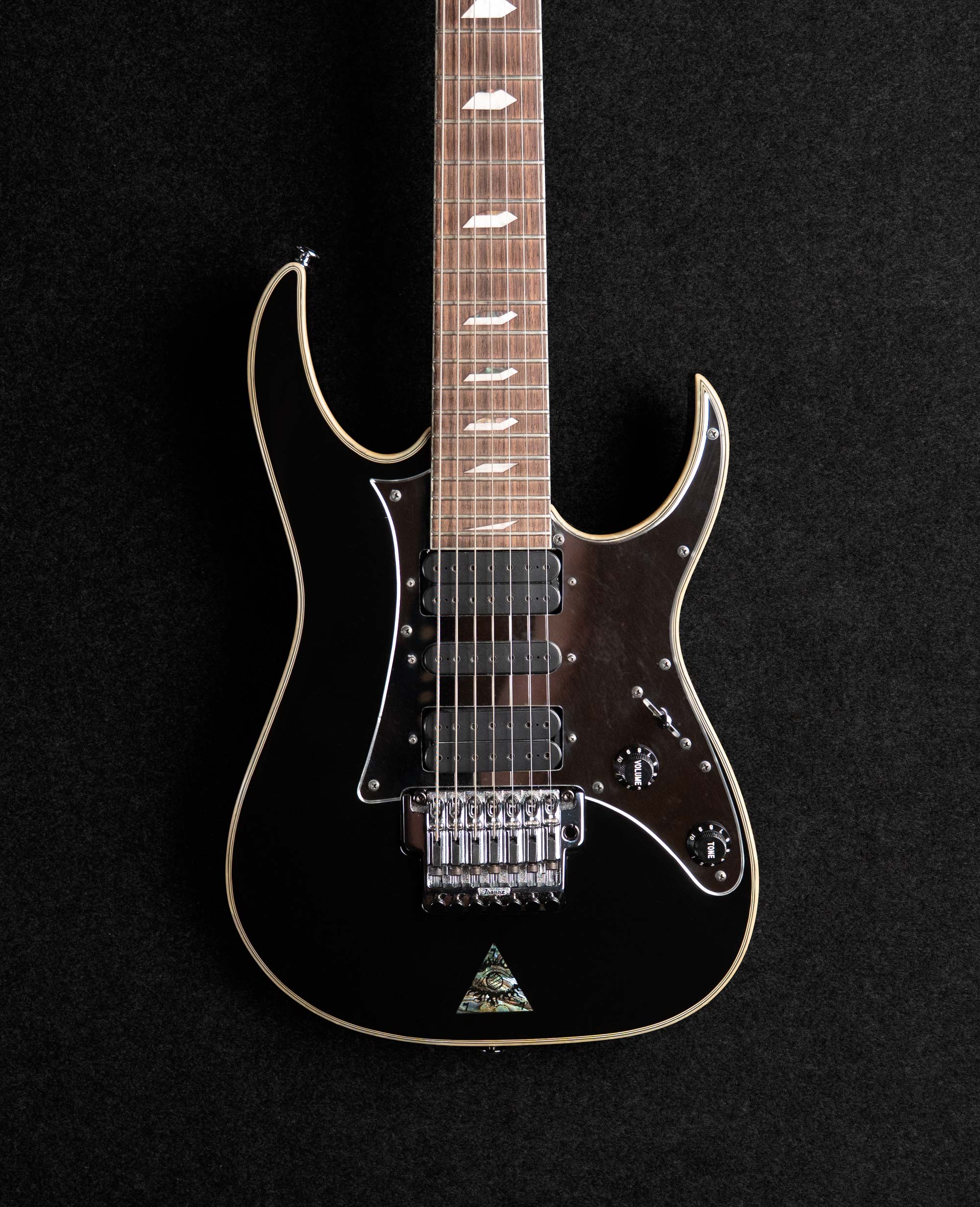 Электрогитара Ibanez UV777