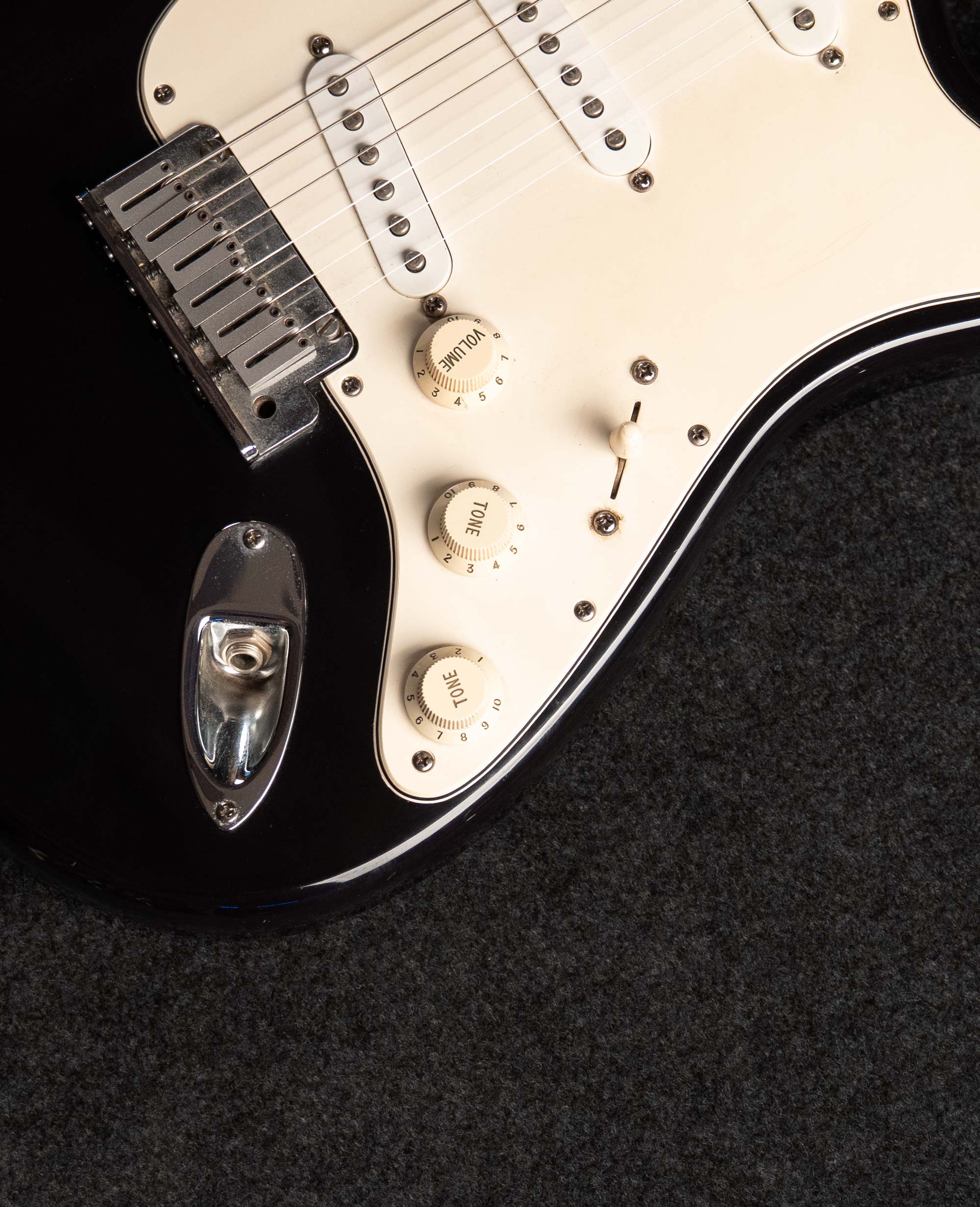 Электрогитара Fender American Standard Stratocaster Black, 1995 - купить в "Гитарном Клубе"