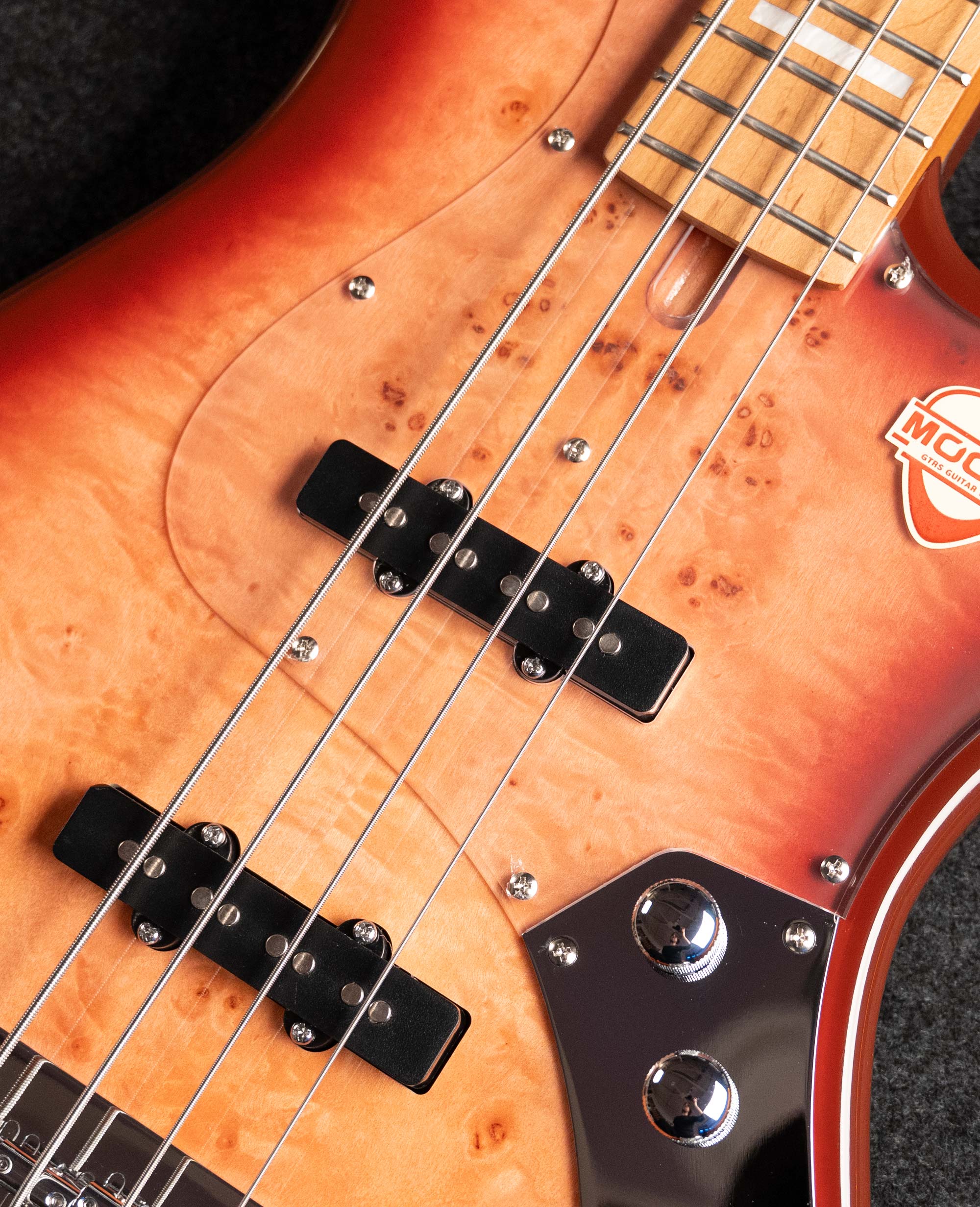 Бас-гитара Mooer MBJ420 Red Burst - купить в "Гитарном Клубе"