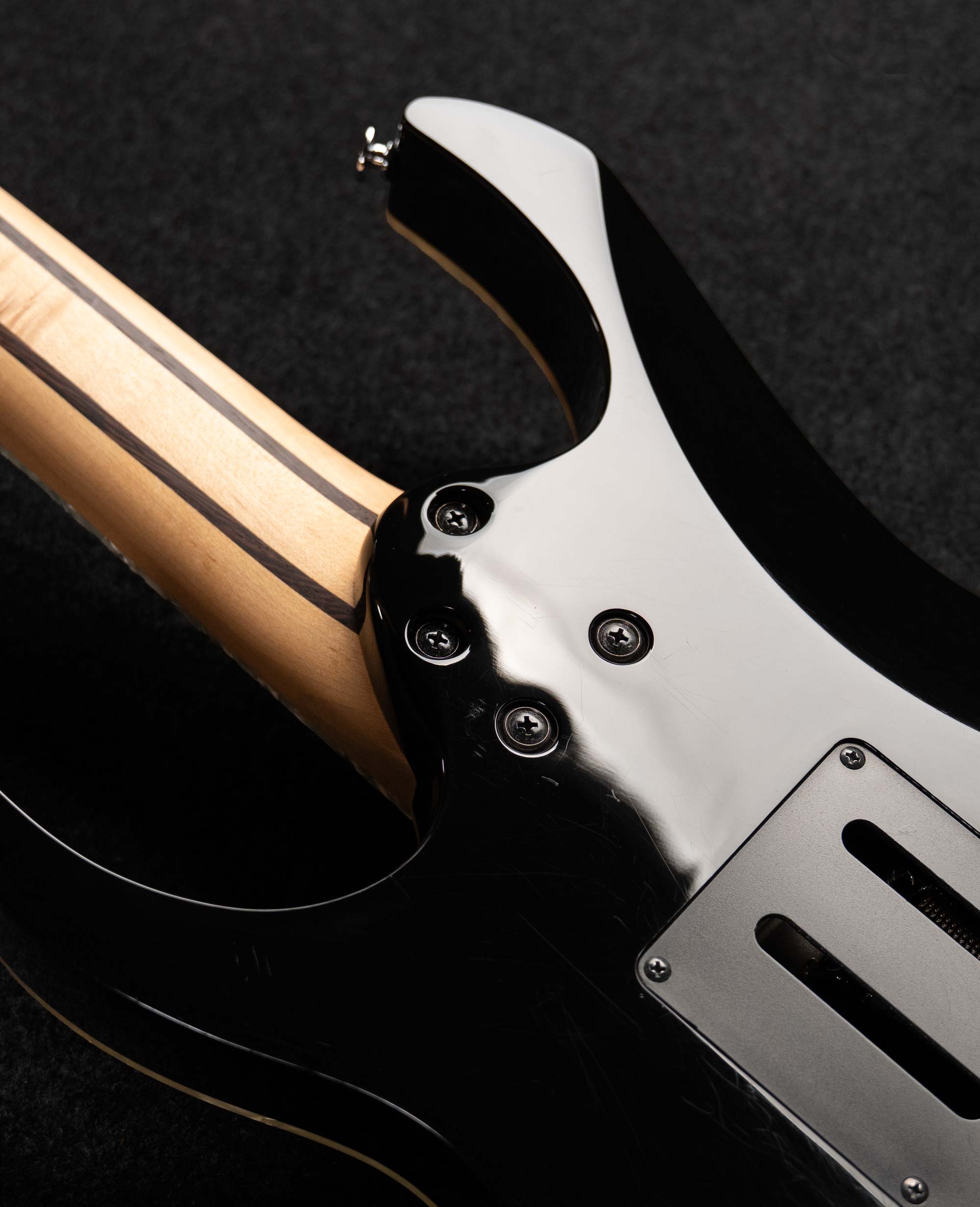 Электрогитара Ibanez UV777