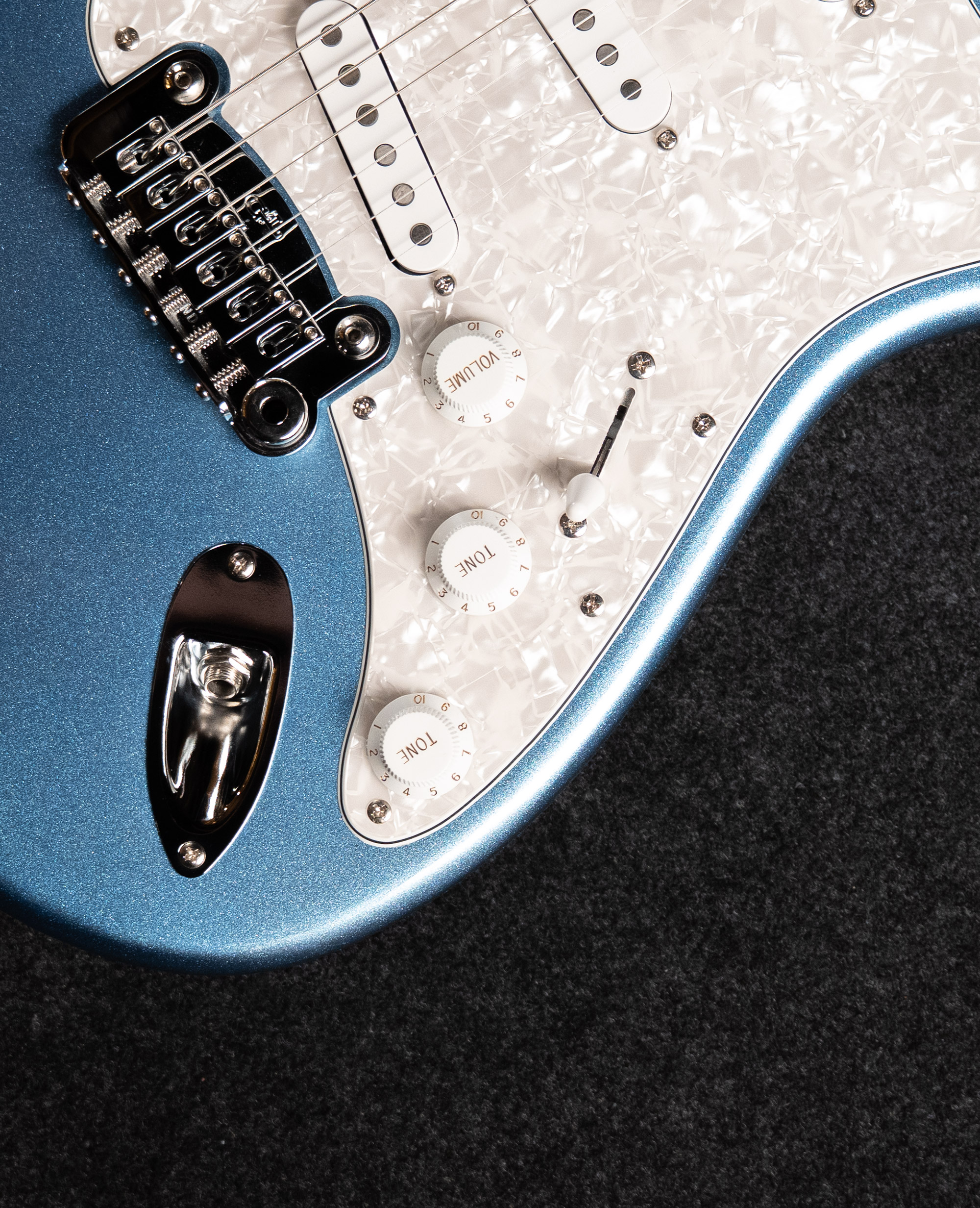 Электрогитара G&L Tribute Legacy Lake Placid Blue RW Poplar - купить в "Гитарном Клубе"