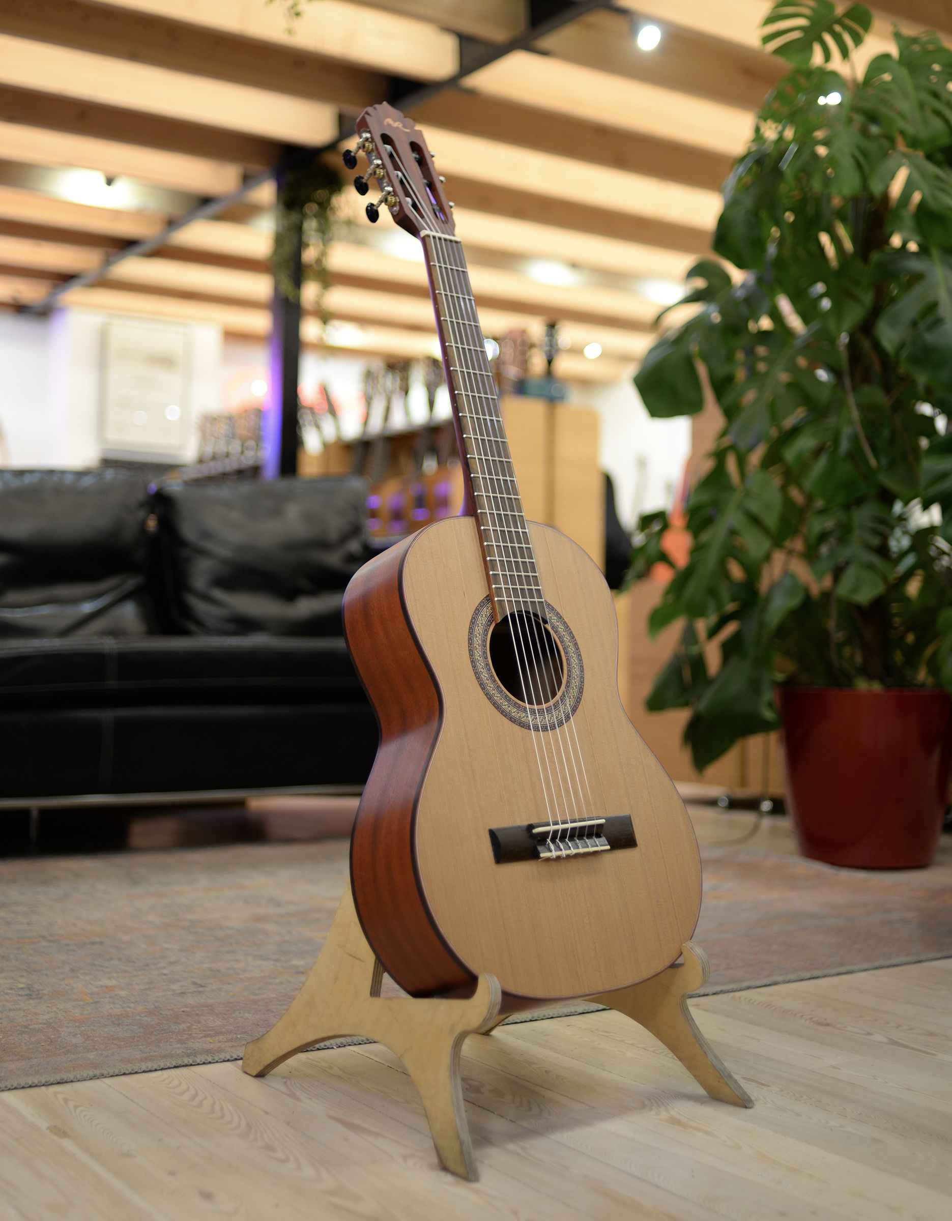 Классическая гитара Manuel Rodriguez T-57 3/4 Tradicion - купить в "Гитарном Клубе"