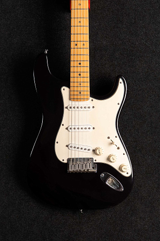 Электрогитара Fender American Standard Stratocaster Black, 1995 - купить в "Гитарном Клубе"