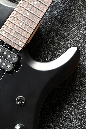 Электрогитара Sterling JP60 Stealth Black - купить в "Гитарном Клубе"