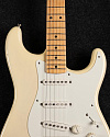 Электрогитара Fender Stratocaster AVRI
