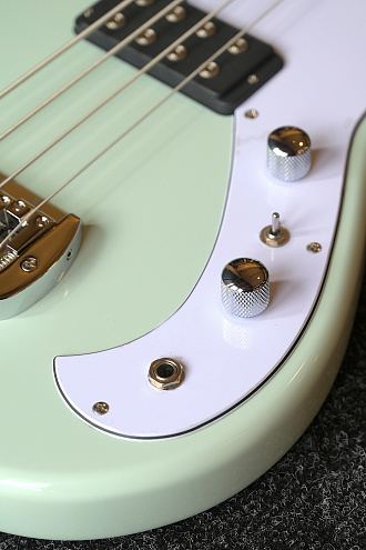 Бас-гитара G&L Tribute Fallout Bass Surf Green MP - купить в "Гитарном Клубе"