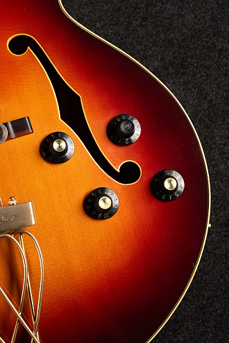 Полуакустическая гитара Yamaha AE1200