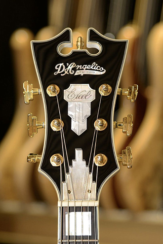 Полуакустическая гитара D