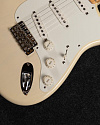 Электрогитара Fender Stratocaster AVRI