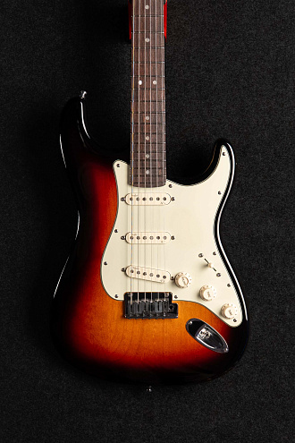 Электрогитара Fender Deluxe Stratocaster, 2012 - купить в "Гитарном Клубе"