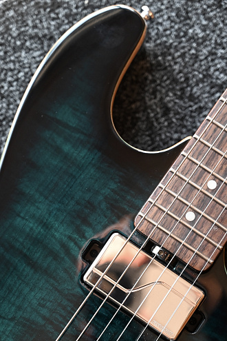 Электрогитара Sterling Sabre in Deep Blue Burst - купить в "Гитарном Клубе"