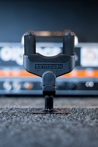 Настенный держатель для гитары Hercules GSP39WB - купить в "Гитарном Клубе"