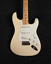 Электрогитара Fender Stratocaster AVRI