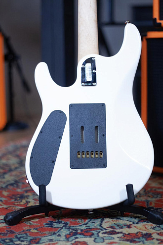 Электрогитара Music Man JP6, именная модель John Petrucci, White Pearl - купить в "Гитарном Клубе"