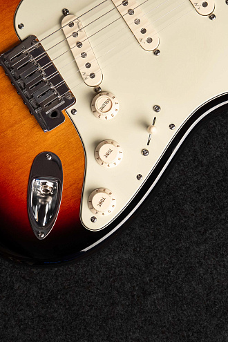 Электрогитара Fender Deluxe Stratocaster, 2012 - купить в "Гитарном Клубе"