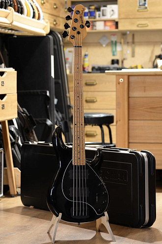 Бас-гитара Music Man StingRay Special, Black - купить в "Гитарном Клубе"