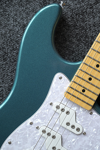 Электрогитара G&L Tribute Comanche Emerald Blue MP Poplar - купить в "Гитарном Клубе"