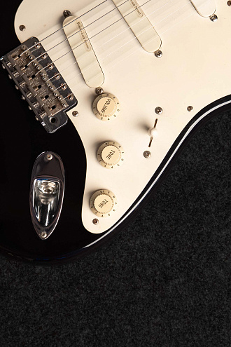 Электрогитара Fender Stratocaster Eric Clapton, Blackie, 1996 - купить в "Гитарном Клубе"