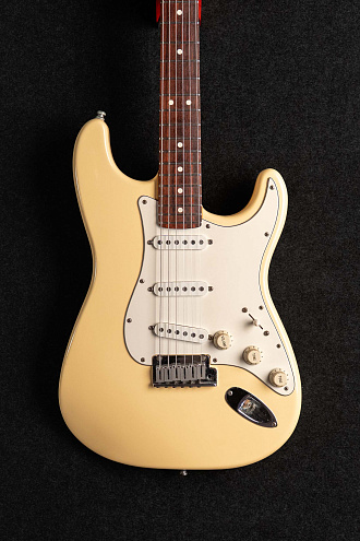Электрогитара Fender American Standard Stratocaster,1996 - купить в "Гитарном Клубе"