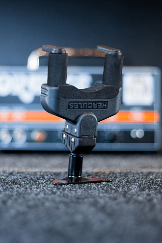 Настенный держатель для гитары Hercules GSP39WB - купить в "Гитарном Клубе"