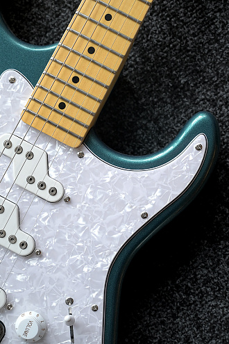 Электрогитара G&L Tribute Comanche Emerald Blue MP Poplar - купить в "Гитарном Клубе"