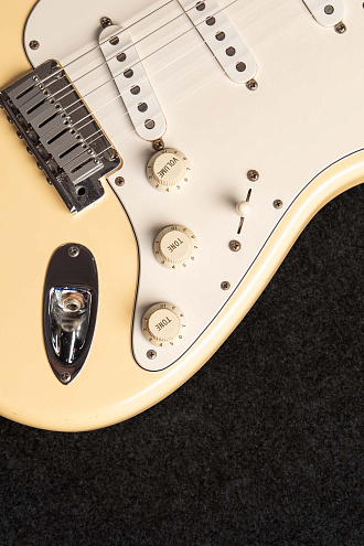 Электрогитара Fender American Standard Stratocaster,1996 - купить в "Гитарном Клубе"