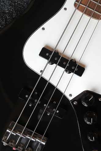 Бас-гитара Fender Player Jazz Bass Black