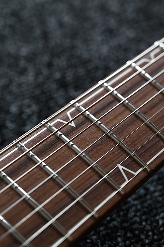 Электрогитара Khmelevsky Wing Custom Raspberry-Black - купить в "Гитарном Клубе"