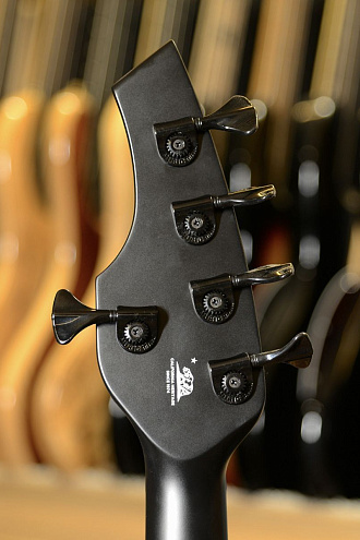 Бас-гитара Music Man Bongo HH, Black - купить в "Гитарном Клубе"