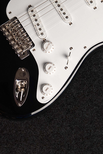 Электрогитара Fender Stratocaster Custom Shop TM Eric Clapton, Blackie, 2022 - купить в "Гитарном Клубе"